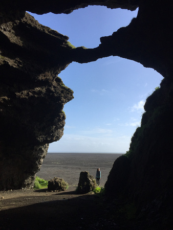Hjörleifshöfði Promontory, cave on the far end by the beach
