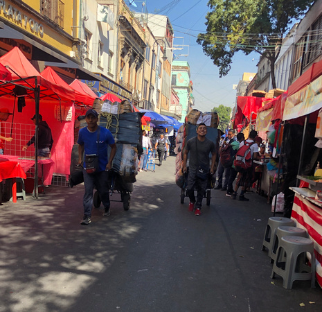 Market on Ave. Republica de Argentina