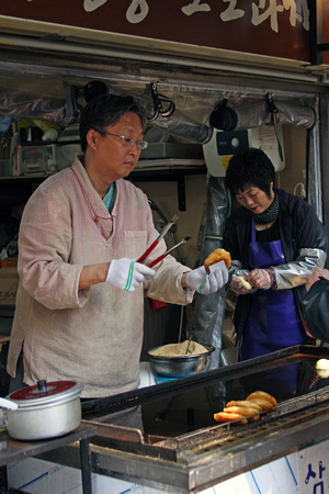 Insadong--street food vendor