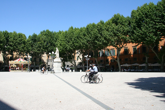 Lucca: Piazza Napoleone