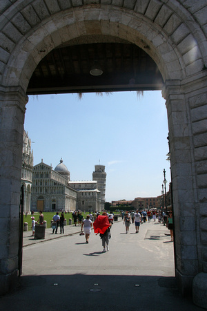 Pisa: Piazza dei Miracoli through the entrance arch