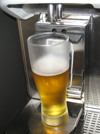 Narita Red Carpet Club Beer Machine